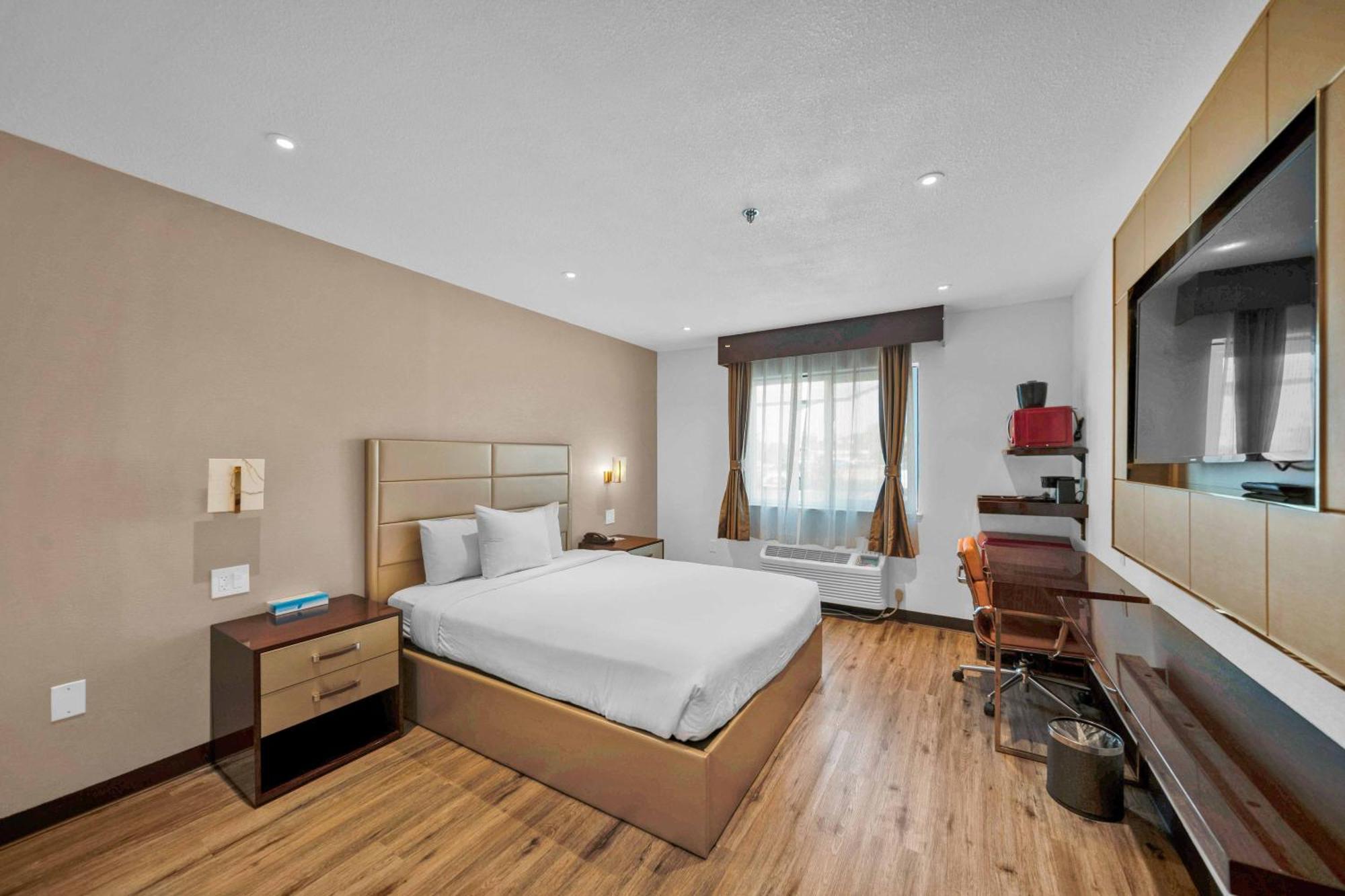 Baymont By Wyndham Anderson Motel Екстериор снимка