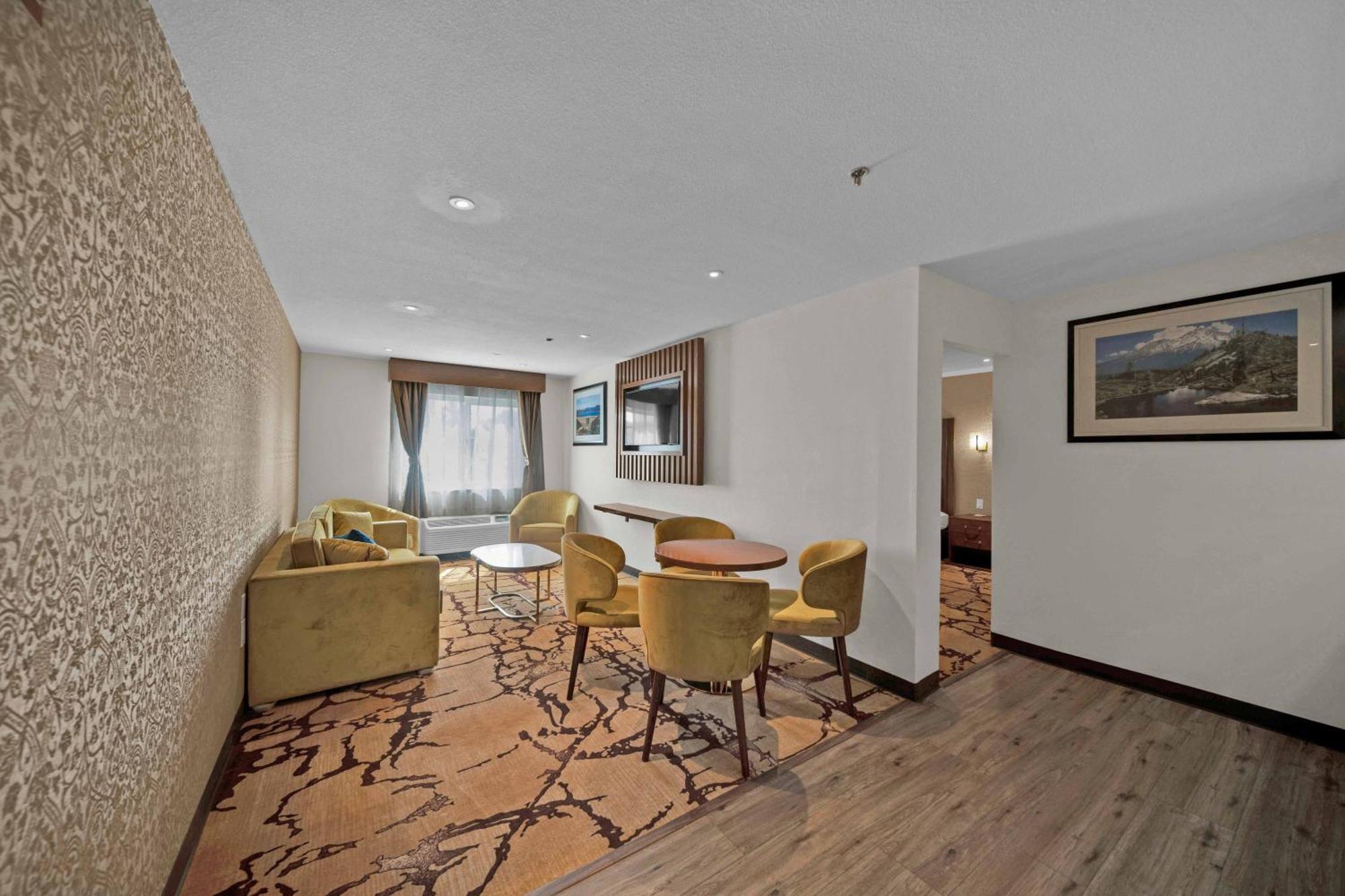 Baymont By Wyndham Anderson Motel Екстериор снимка