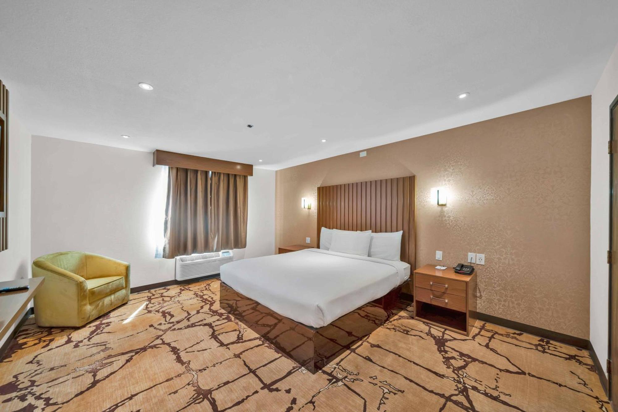 Baymont By Wyndham Anderson Motel Екстериор снимка