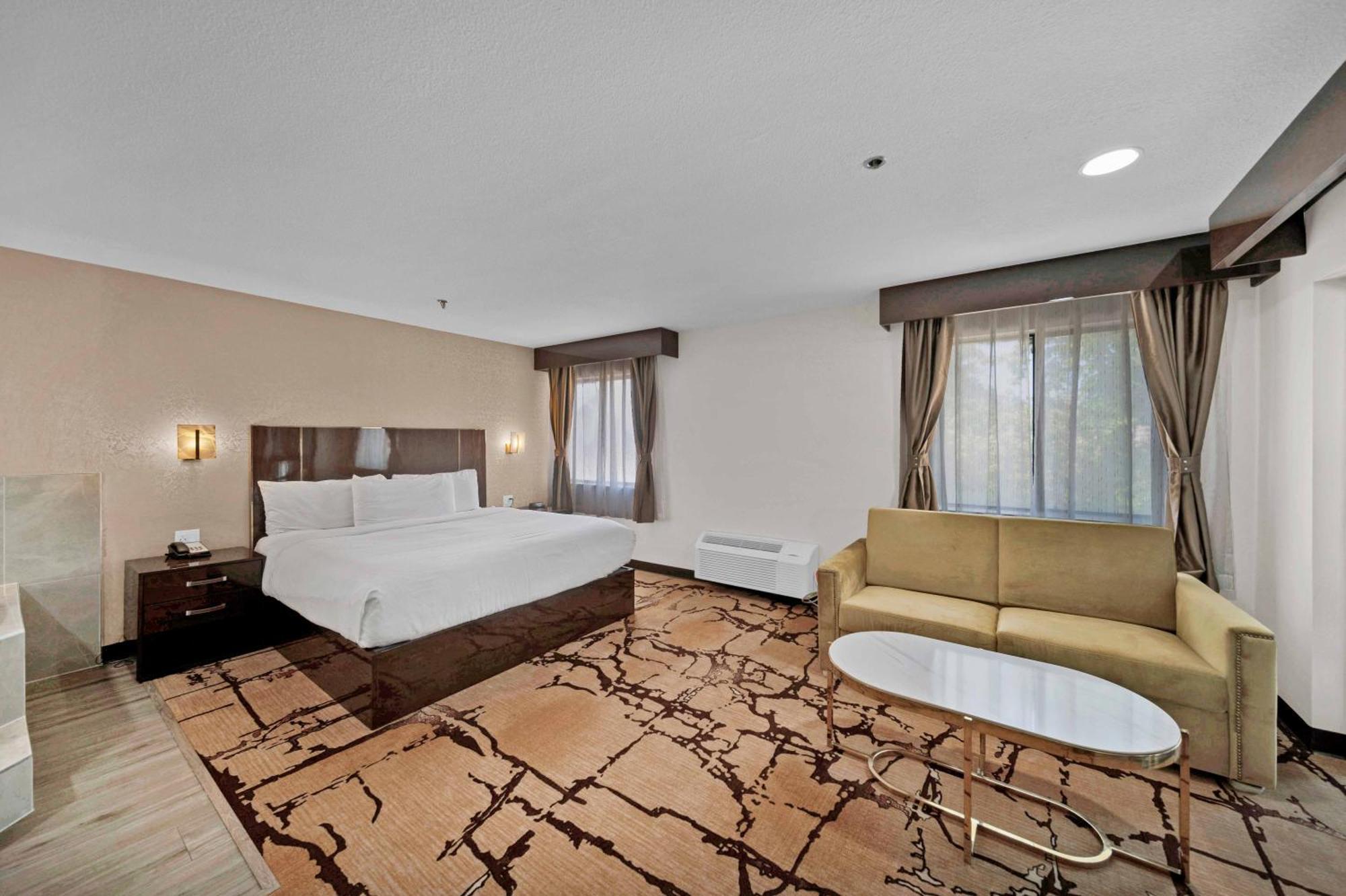 Baymont By Wyndham Anderson Motel Екстериор снимка